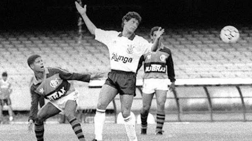 27 de janeiro de 1991 - Corinthians conquista a Supercopa do Brasil de 1991 ao bater o Flamengo na decisão.