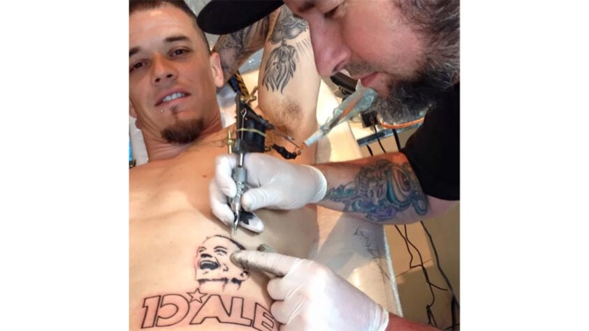 D'Alessandro tatuou o próprio apelido e rosto em sua barriga, como forma de homenagear sua passagem pelo Internacional.
