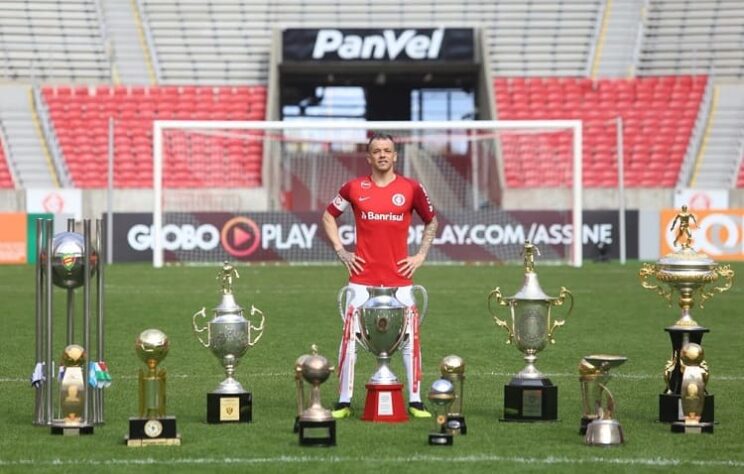 "Escolho D'Alessandro por tudo que representa para o Internacional e também pelo o que fez no futebol brasileiro. Atuando apenas pelo Colorado no Brasil, D'Ale conquistou títulos, virou referência, mostrou amor à camisa e é ídolo de toda a torcida do Inter. Além disso, com todo seu talento e espírito vencedor, o argentino foi um dos melhores meias do país em várias temporadas."