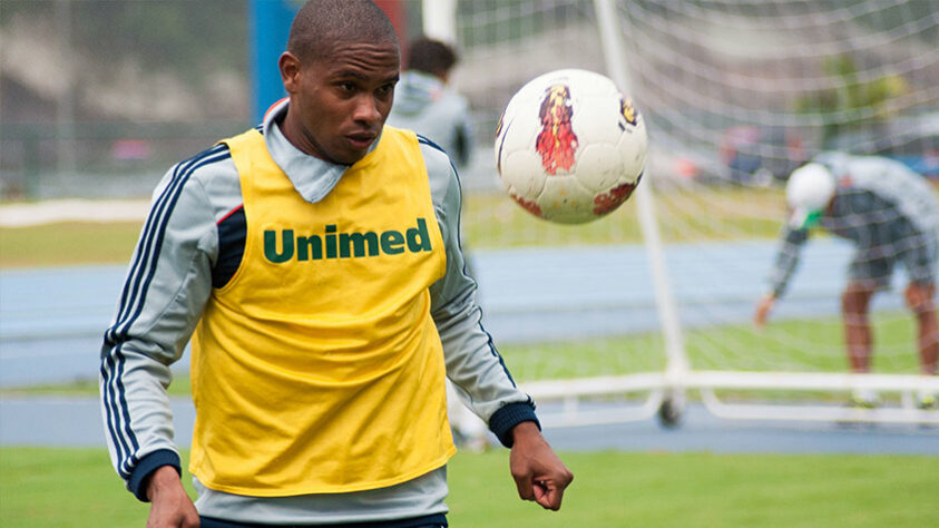 Titular no jogo decisivo do título do Fluminense, VALENCIA ainda teve uma passagem apagada no Santos. Depois, foi para o Atlético Nacional, onde encerrou sua carreira.