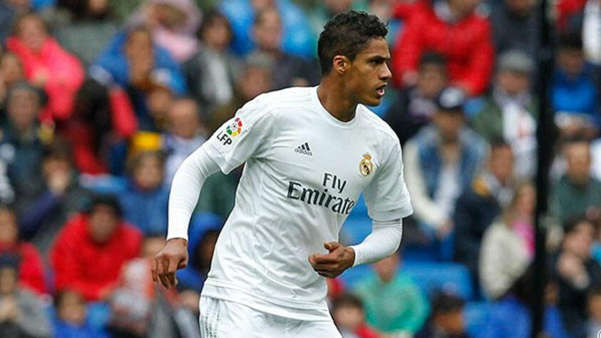 Raphaël Varane - 28 anos - Zagueiro - Clube: Real Madrid - Contrato até: 30/06/2022