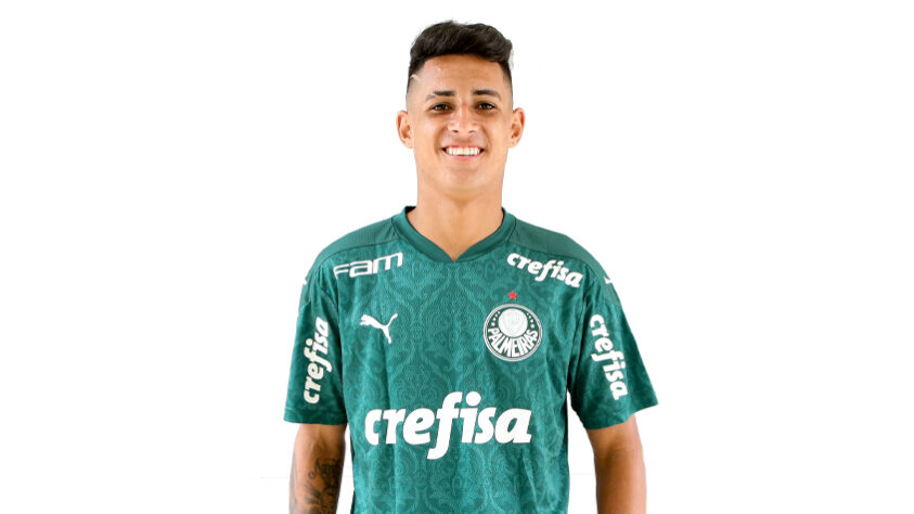 FECHADO - A diretoria do Palmeiras acertou a renovação do atacante Victor Henrique, de 17 anos. Integrante do plantel sub-17. Destaque na atual temporada, Victor despertou interesse do Alviverde ainda em 2018, atuando pelo Brasilis de Águas de Lindoia. Depois de 10 dias de testes na Academia de Futebol, foi dispensado pela diretoria. Ele voltou ao clube interiorano e se tornou grande referência da equipe, com 29 gols em 29 jogos. Diante do bom desempenho, foi contratado em definitivo pelo Palmeiras em julho de 2019.