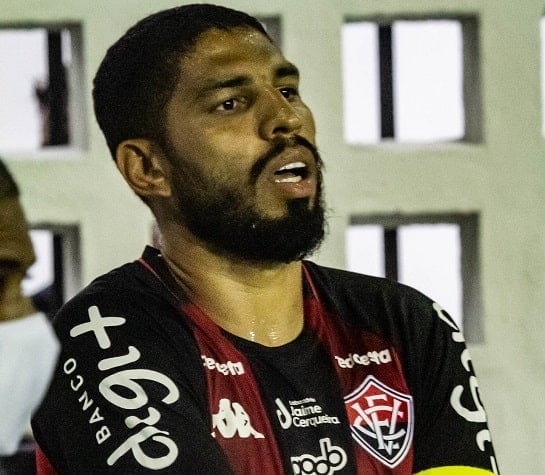 Wallace - zagueiro - 33 anos - defende o Vitória e vai disputar a Série C do Brasileirão com o clube baiano.