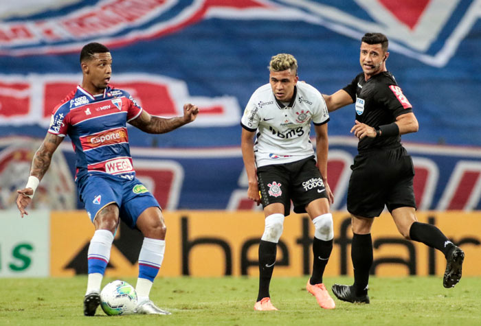 Fortaleza - Sobe: Souberam anular bem o ataque do Corinthians e Jô mal teve oportunidades de fazer algo com a bola. / Desce: Muitas chances desperdiçadas na frente do gol e que poderiam ter mudado o rumo do jogo.