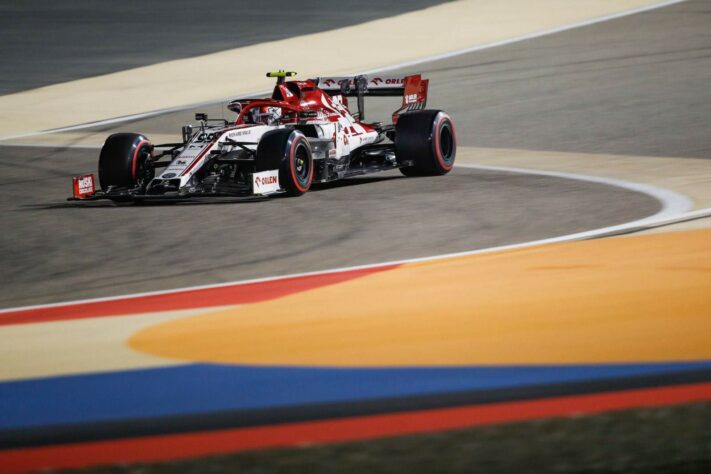 Giovinazzi guia nas curvas do Bahrein 