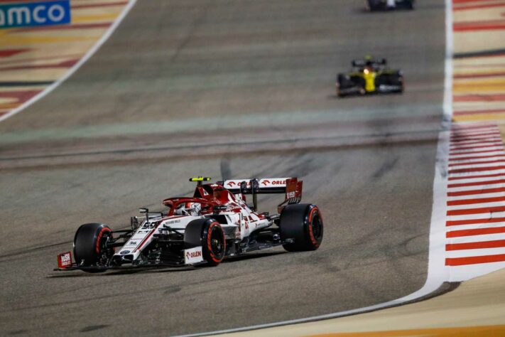 Räikkönen completou atrás do companheiro de equipe.