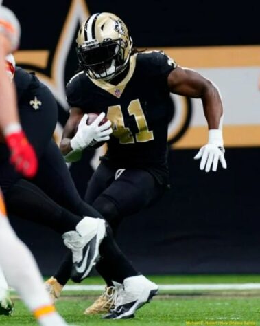 9º Alvin Kamara (New Orleans Saints): 1516 jardas de scrimmage e 15 touchdown totais. Kamara é uma força ofensiva em um ano que o ataque dos Saints sofreu com lesões.