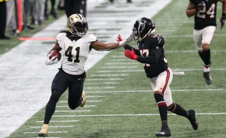 7º Alvin Kamara - Esteve por um período brigando pela premiação de MVP, mas Taysom Hill como QB diminuiu o impacto do RB.