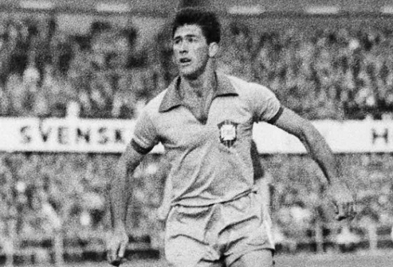 Bellini - Capitão da Seleção Brasileira em 1958 e com passagem marcante pelo Vasco, o ex-zagueiro sofria de Mal de Alzheimer e faleceu em 2014.