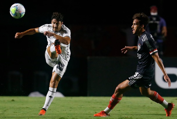 O Botafogo parece já não ter mais forças para reagir no Brasileirão. Nesta quarta-feira, o Alvinegro foi goleado pelo São Paulo, por 4 a 0, em mais uma péssima atuação coletiva. Individualmente, Marcinho e Benevenuto foram muito mal. Confira as notas do LANCE! (Por Sérgio Santana)