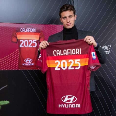 FECHADO - A Roma renovou o contrato do lateral esquerdo Riccardo Calafiori, até junho de 2025.