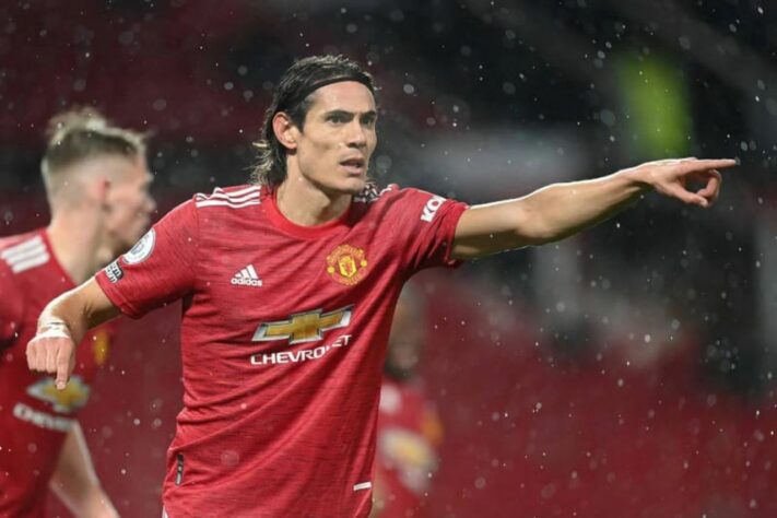 Cavani (33 anos) - Clube atual: Manchester United - Posição: atacante - Valor de mercado: 12 milhões de euros.