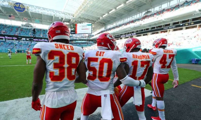 1º Kansas City Chiefs (12-1): Nem mesmo uma atuação aquém do normal de Patrick Mahomes consegue causar uma derrota a este time, que caminha para ser o melhor da temporada regular. 