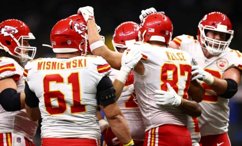 1º Kansas City Chiefs (13-1): Navegando em águas tranquilas, os Chiefs precisam de apenas uma vitória para assegurar folga nos playoffs da temporada 2020.