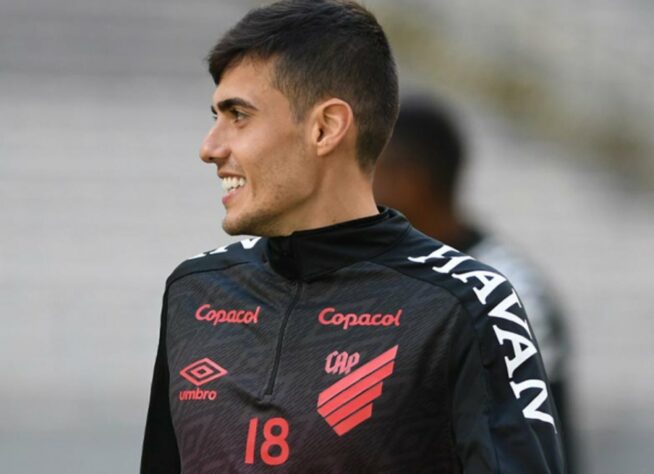 LÉO CITTADINI- Athlético-PR  (C$ 12,34) Com média acima de dois desarmes por partida, tem no confronto direto contra o Vasco uma boa chance de pontuar bem roubando a bola dos adversários e também finalizando. O Cruzmaltino estará com os desfalques do zagueiro Jadson e do lateral Henrique, o que potencializa a possibilidade do armador do Furacão se destacar!