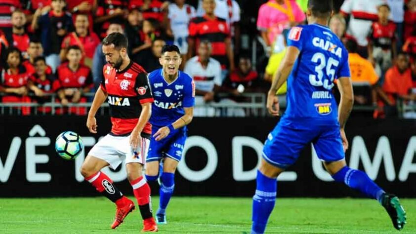 A Copa do Brasil de 2017 foi decidida entre Flamengo e Cruzeiro. Na ida, empate por 1 a 1 no Maracanã. Na volta, disputada no Mineirão, a nova igualdade, desta vez por 0 a 0, resultou nas penalidades. Nos pênaltis, vitória da Raposa por 5 a 3.