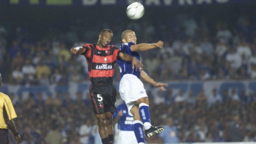 2003 - Seis anos mais tarde, o Flamengo chegou à final após eliminar Botafogo-BP, Ceará, Remo, Vitória e Sport. Na decisão contra o Cruzeiro, no entanto, a equipe perdeu por 4 a 2 no agregado.