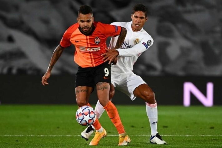 Dentinho (32 anos) - Último clube: Shakhtar Donetsk - Sem contrato desde novembro de 2021 - Valor de mercado: 1,5 milhão de euros (R$ 9,6 milhões).