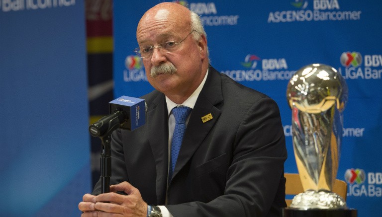 ESQUENTOU - Enrique Bonilla, ex-presidente da Liga MX, irá trabalhar nos bastidores para alinhar novos acordos internacionais para os times do futebol mexicano. Em conversa com a imprensa local, o dirigente deixou claro que uma das suas prioridades é alinhar a volta dos times do México para a Libertadores da América e Copa Sul-Americana. Além da América do Sul, Enrique Bonilla afirmou que vai atrás de Don Garber, dirigente da MLS, para criar novas competições entre os clubes dos dois países.