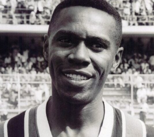 Quinto jogador que mais defendeu o Fluminense (foram 490 partidas), ESCURINHO morreu em 12 de dezembro, aos 90 anos. O ex-ponta, que sofria de Mal de Alzheimer, teve falência múltipla de órgãos.