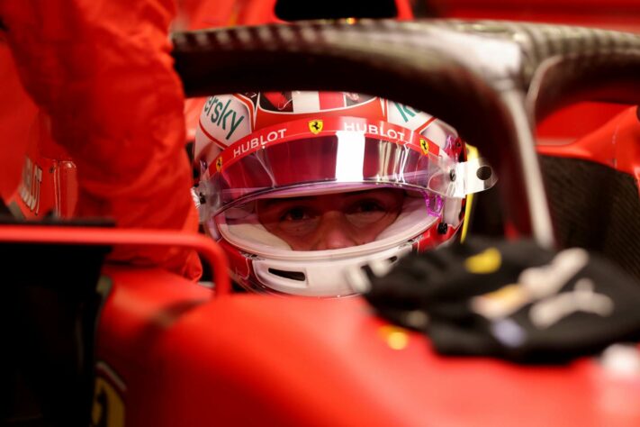 Charles Leclerc bateu na primeira volta. 