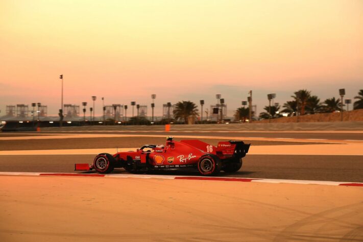 Charles Leclerc teve problemas de direção e não anotou tempo no TL2.