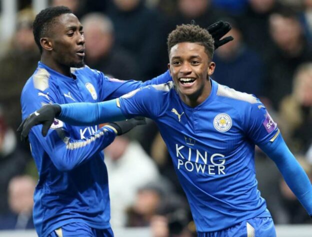 ESQUENTOU - Tottenham, Monaco, Leipzig e Napoli estão interessados em contar com Demarai Gray na próxima temporada, já que o ponta não renovará com o Leicester e poderá fazer um pré-contrato com qualquer clube de graça, de acordo com Ekrem Konur.