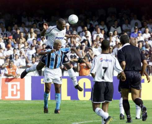 Grêmio e Corinthians disputaram a primeira final de Copa do Brasil no século XXI. Após empate por 2 a 2 no Olímpico na ida, o Tricolor gaúcho sagrou-se tetracampeão do torneio nacional ao vencer por 3 a 1 no Morumbi. O Grêmio era comandado por Tite, atual técnico da Seleção Brasileira.