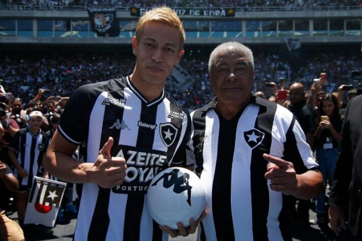 Apresentação e calor da torcida - Em torno de 13 mil botafoguenses foram ao estádio Nilton Santos acompanhar de perto a apresentação de Honda. Com direito a foto ao lado do ídolo Jairzinho, esta foi a única vez em que o meio-campista sentiu o calor da torcida no estádio, já que a partir de março o novo coronavírus se espalhou pelo Brasil. 