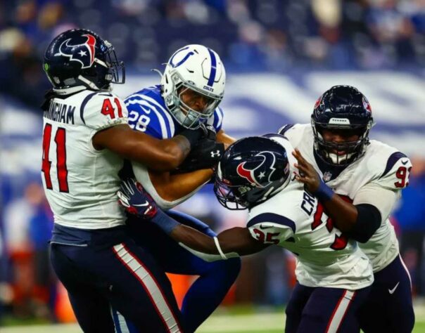 28º Houston Texans (4-10): O treinador e GM que assumirem essa bronca chamada Houston terão muito trabalho pela frente. Sorte que poderão contar com Deshaun Watson e JJ Watt logo de cara.