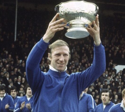 Campeão da Copa do Mundo de 1966 e maior artilheiro da história do Leeds United, JACK CHARLTON morreu aos 85 anos no dia 10 de julho. Ex-zagueiro, o irmão de Bobby Charlton lutava contra um linfoma e sofria de demência.