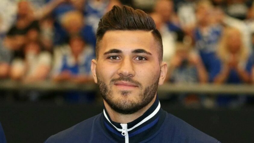 Kolasinac (30 anos) - O lateral-esquerdo bósnio atuou por mais de 100 partidas no Arsenal e disputou a Copa do Mundo de 2014 no Brasil. 