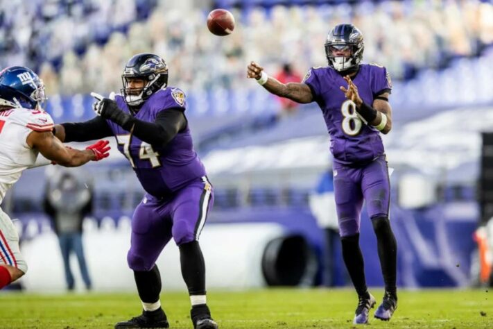 7º Lamar Jackson (Baltimore Ravens): Assim como todo ataque de Baltimore, Lamar cresceu de produção nas últimas semanas e conduz o time aos playoffs.