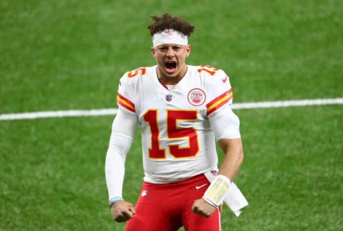 2021 - Patrick Mahomes - Nacionalidade: Estados Unidos - Modalidade: Futebol Americano