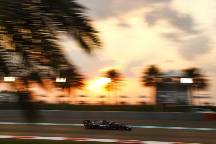 O retorno de Lewis Hamilton em Abu Dhabi. 
