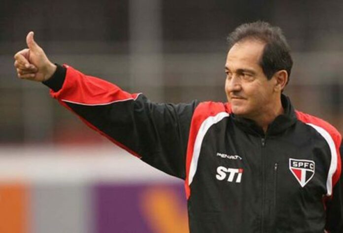 Em 2009, Muricy não conseguiu repetir o bom desempenho das temporadas anteriores. Após ser eliminado nas quartas da Libertadores para o Cruzeiro, o São Paulo resolveu demitir o treinador. 