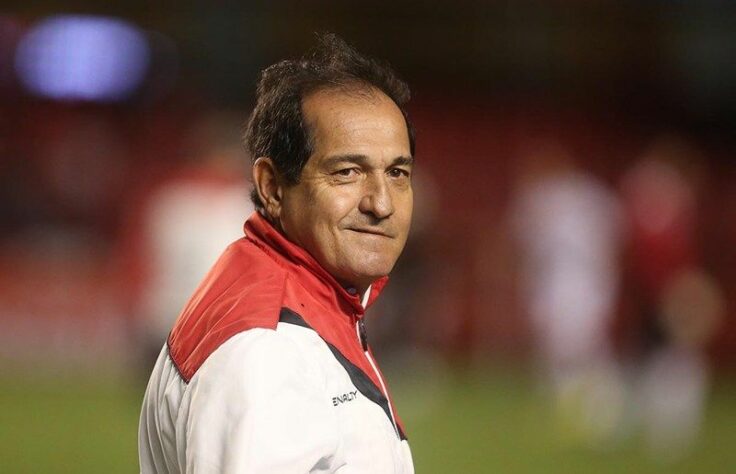 ESFRIOU - O presidente do São Paulo, Júlio Casares, publicou uma nota para descartar a volta de Muricy Ramalho ao cargo de técnico do time. segundo o contrato de Muricy, renovado nos últimos dias, existe uma cláusula que ele não pode assumir a equipe desta forma.