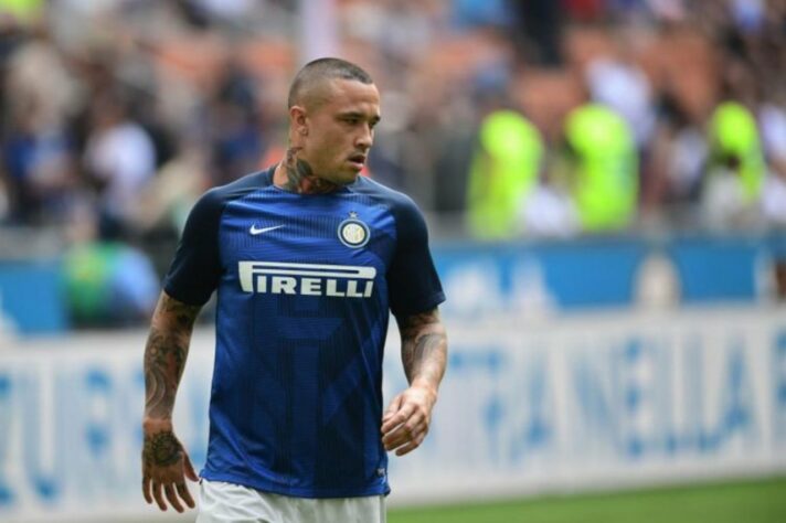 ESQUENTOU - Segundo o jornalista, Fabrizio Romano, o Cagliari está perto de contratar por empréstimo o meia da Inter, Radja Nainggolan.