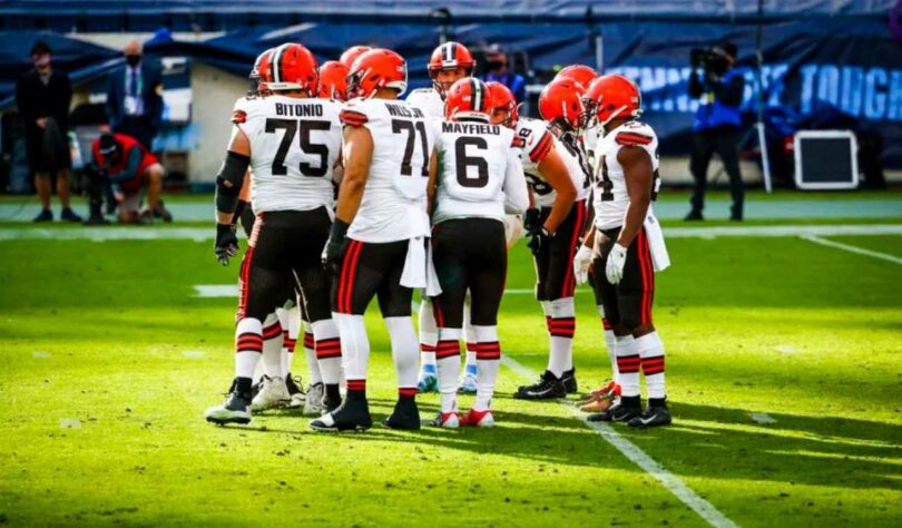 OL dos Browns - Seja abrindo espaços no jogo corrido ou protegendo Baker Mayfield, o quinteto da linha ofensiva do Cleveland faz trabalho formidável. Foi o melhor grupo da liga em 2020.