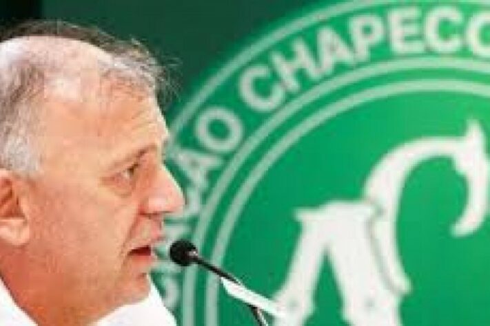 Na última quarta-feira (30), Paulo Ricardo Magro, presidente da Chapecoense, faleceu aos 59 anos, vítima da Covid-19. O dirigente estava internado desde o último dia 18. No cargo desde agosto de 2019, Paulo Magro foi um dos responsáveis por reconstruir a Chape e montou o elenco que está prestes a voltar à elite do futebol nacional.