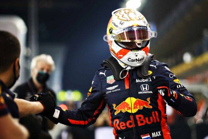 Max Verstappen comemora pole em Abu Dhabi.