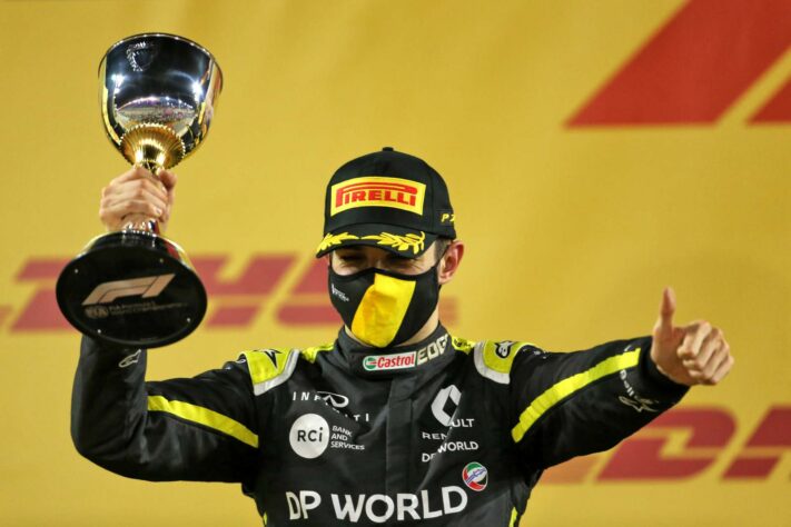 Esteban Ocon celebra o primeiro pódio na Fórmula 1. 