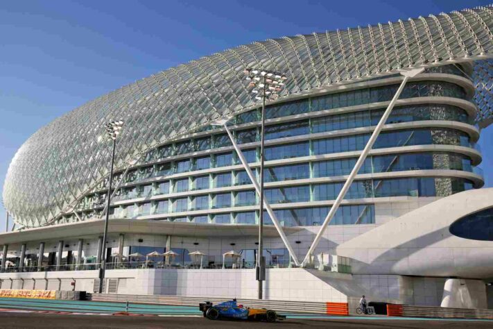 Também foi a primeira vez que o R25 apareceu em Abu Dhabi, já que circuito só estreou na F1 em 2009.