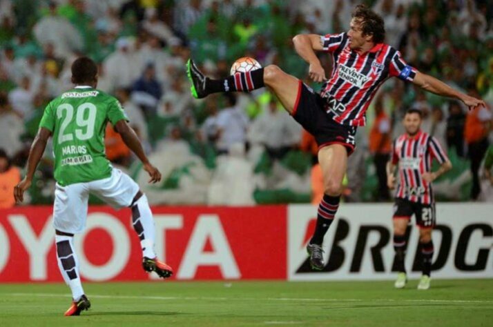 2016 - Na Libertadores, a equipe chegou longe, superando as expectativas pelo mau momento na temporada. No entanto, nas semifinais o São Paulo foi eliminado para o Atlético Nacional e deu adeus a competição, completando mais um ano de fila.