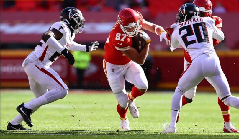 10º Travis Kelce (Kansas City Chiefs): O tight end vive ponto alto da sua carreira. Quando sai para uma rota é praticamente impossível de marcar. 