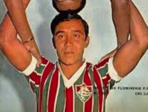 Zagueiro com 424 partidas, quatro Estaduais e um Torneio Roberto Gomes Pedrosa pelo Fluminense, ASSIS morreu no dia 10 de setembro, aos 76 anos. O defensor também foi ídolo do Remo.