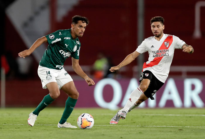 River Plate: Sobe - Muita qualidade – Mesmo tendo sido derrotado, o River apresentou repertório, criou chances desde o início e, em muitos momentos, pressionou a zaga alviverde./ Desce - Nervosismo – Os atletas de Gallardo foram ficando nervosos à medida que perdiam chances de gol e deram ‘pane’ quando sofreram o primeiro tento. Caíram nas provocações de Gabriel Menino, acabaram com um atleta expulso e não reagiram às investidas alviverdes no segundo tempo.