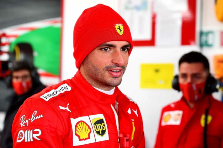 A novidade em Maranello foi a chegada de Carlos Sainz. O espanhol foi contratado após bom trabalho na McLaren e carrega alta expectativa para 2021