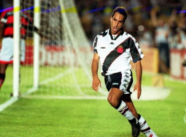 Edmundo - O 'Animal' iniciou sua carreira no Vasco, antes de brilhar no Palmeiras e se transferir para a Fiorentina. Ele retornou ao Cruz-Maltino, seu clube do coração, mais de uma vez.