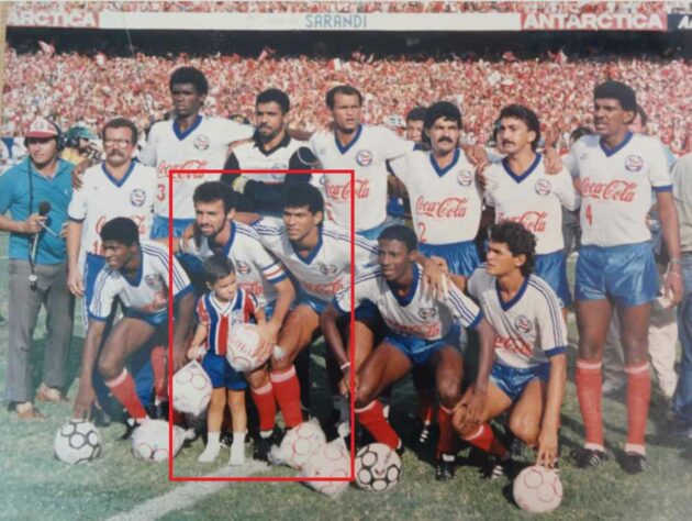 Bobô e Charles - Bahia: A dupla formada pelo meia-atacante e pelo atacante guiou o Bahia rumo ao título do Campeonato Brasileiro de 1988. Charles tinha apenas 20 anos e vinha iniciando a carreira. Já Bobô estava com 26 anos.